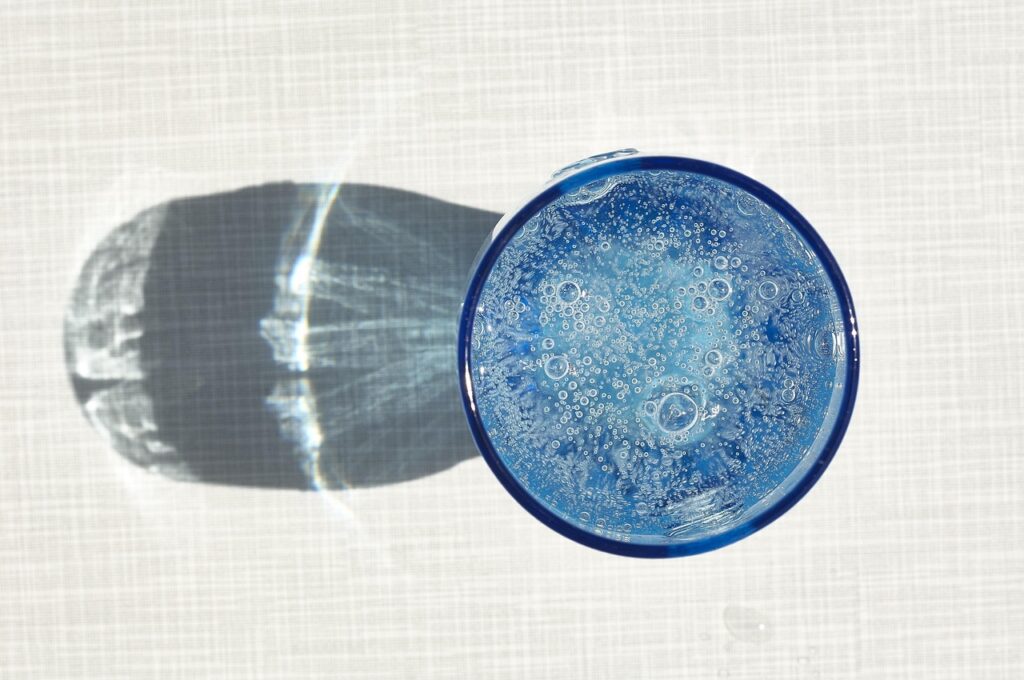 Quando non devi mai bere acqua fredda se soffri di colesterolo alto